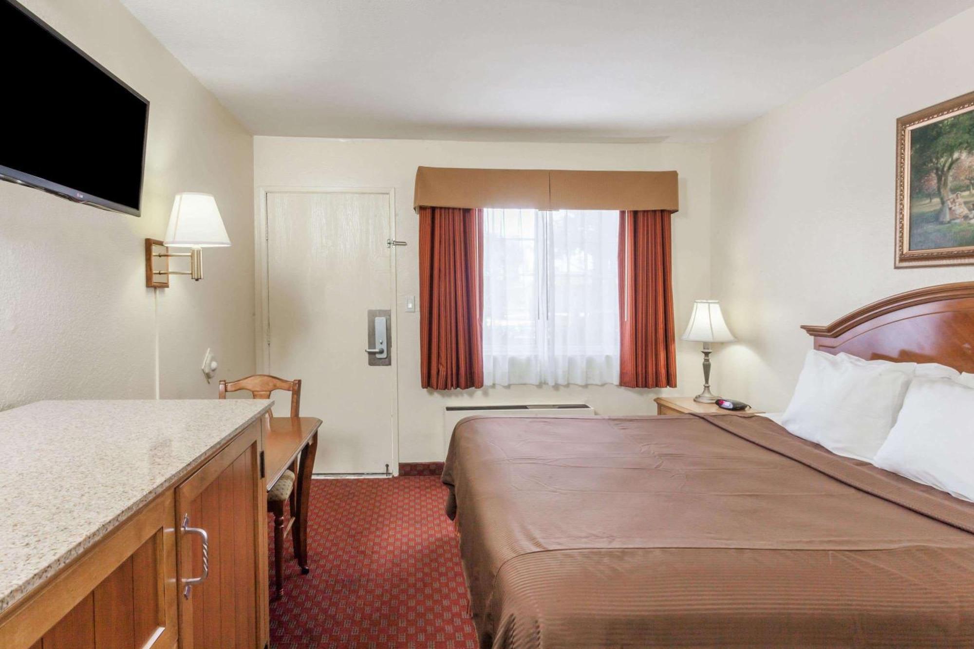 Travelodge Inn & Suites By Wyndham Fullerton Eksteriør billede