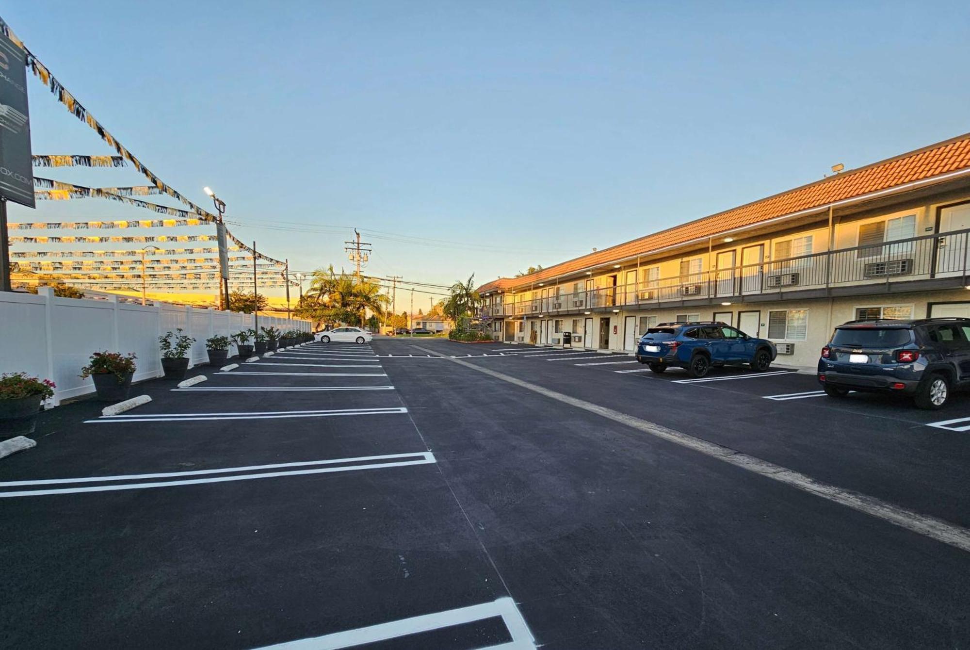 Travelodge Inn & Suites By Wyndham Fullerton Eksteriør billede